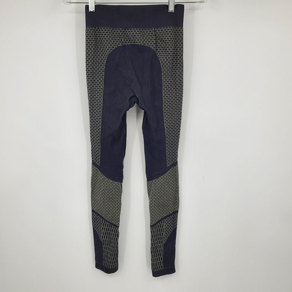 lululemon athletica Black and Gray Leggings - Picture 2 of 11